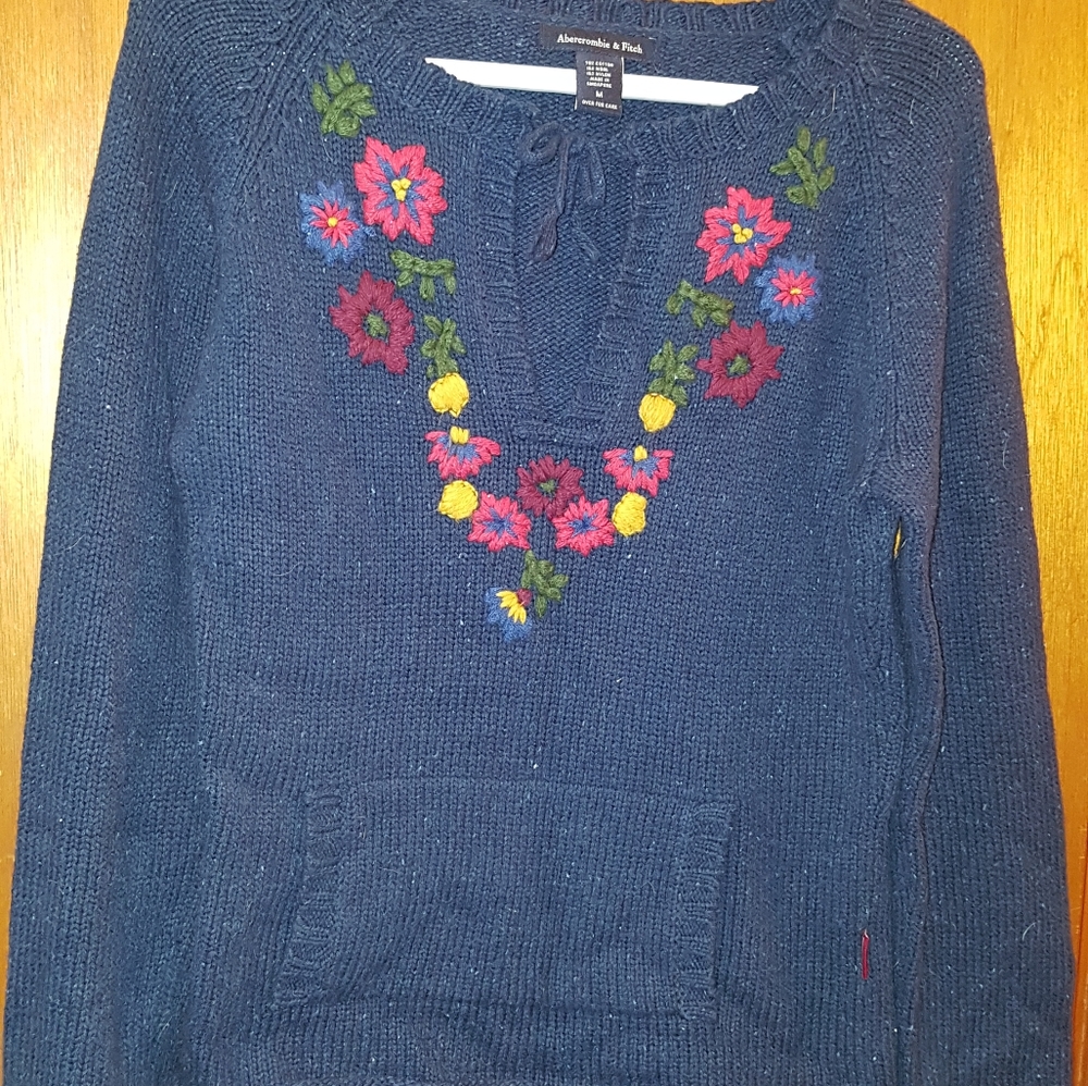 Abercrombie & Fitch embroidered sweater sz med
